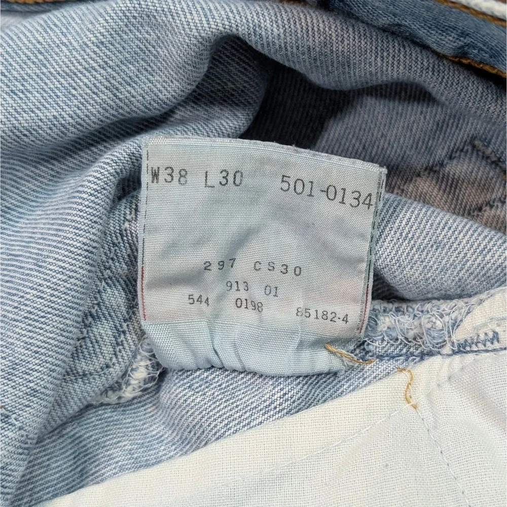 Vintage Levi's 501‎ Made in USA 1998 Light Wash Button Fly Mens W38 L30 Denim